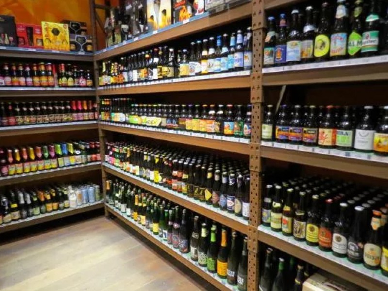 De Biertempel à Brussel - Auf den Verkauf von Alkohol spezialisiertes Geschäft - Shopping und Einzelhandelsverkauf | Boncado - photo 5