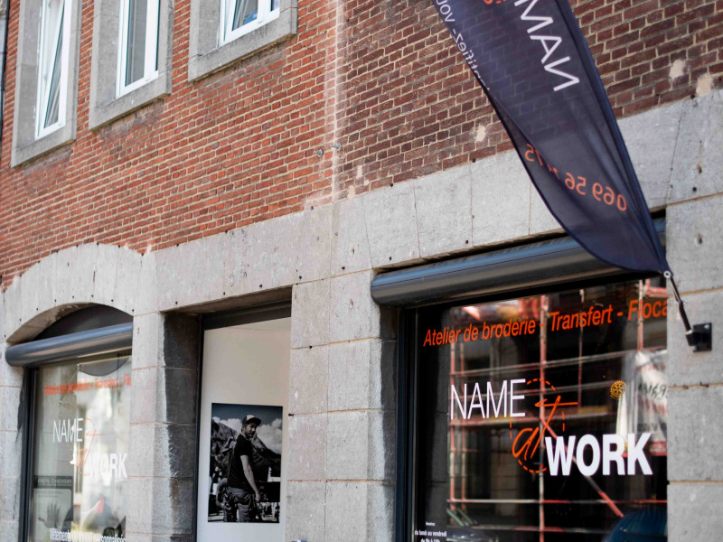 Name at work à Tournai - Textieldruk en borduurwerk - Kledingwinkel | Boncado - photo 2