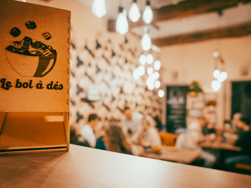 Le Bol à Dés à Marche-en-Famenne - Bar lounge | Boncado - photo 6