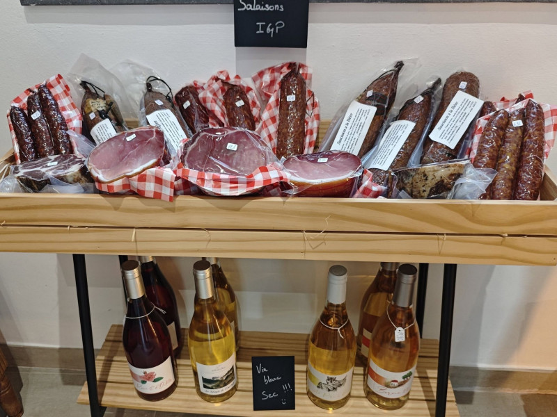 Aux caprices de Clementine à Humain - Magasin spécialisé dans la vente d’alcools - Boutique de cadeaux et de souvenirs | Boncado - photo 12