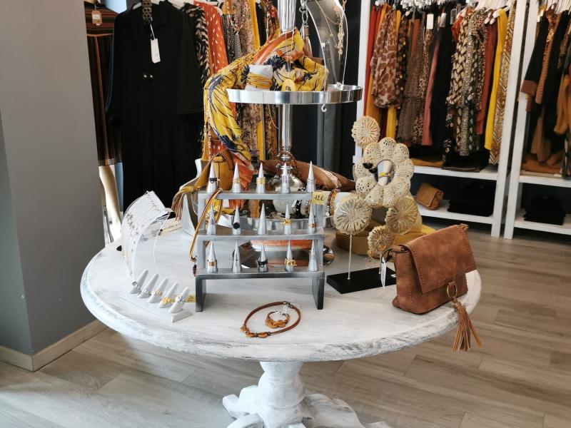 SYDE à Tiège - Boutique de bijoux et de montres - Magasin de vêtements | Boncado - photo 2