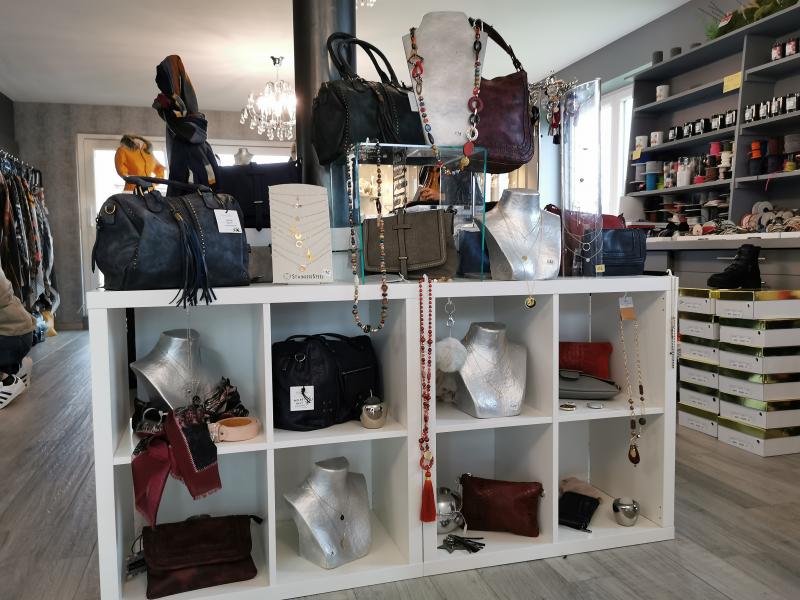 SYDE à Tiège - Boutique de bijoux et de montres - Magasin de vêtements | Boncado - photo 5