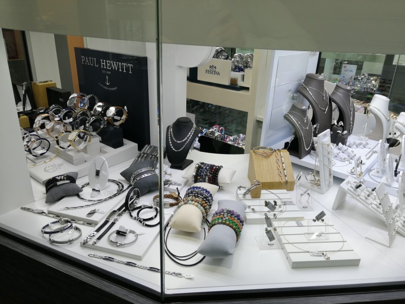 YANiS 1965 à Bruxelles - Juwelen- en uurwerkwinkel - Gespecialiseerde winkel | Boncado - photo 4